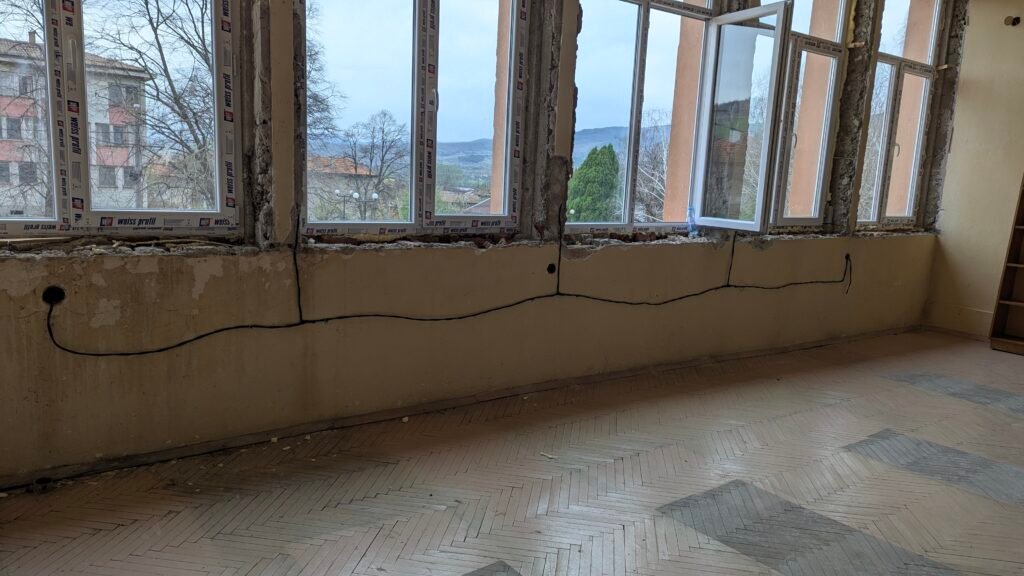 Дарителска подкрепа за обновяването на библиотеката в читалището